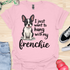 I just want to hang with my frenchie - V2 - Cute Elegant Caligraphy T-Shirt